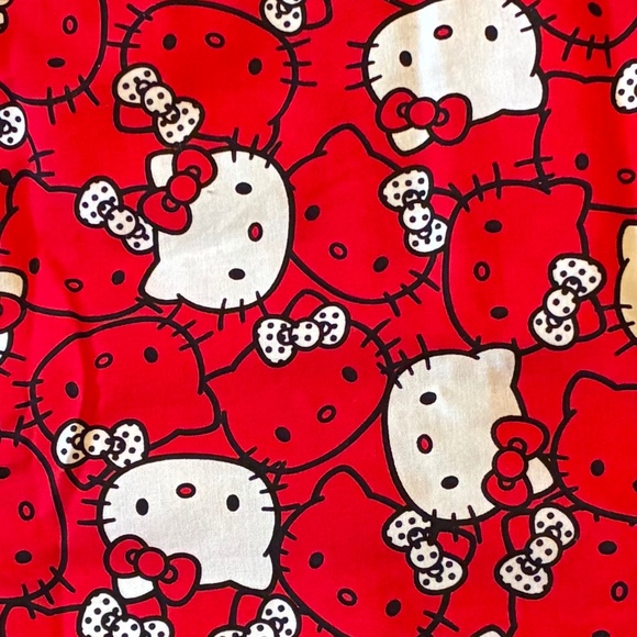 "Sanrio-Hello Kitty" scrub top, M, like new condition - Picture 6 of 9